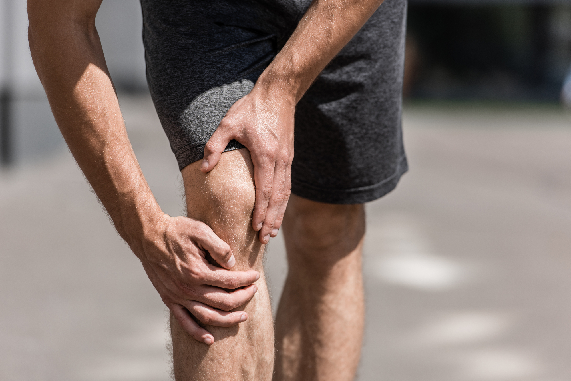 Artroza kolena lahko povzroča veliko težav
