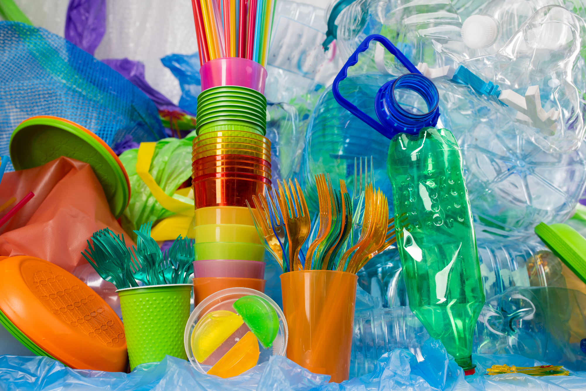 Plastični izdelki imajo res zelo veliko koristnih lastnosti